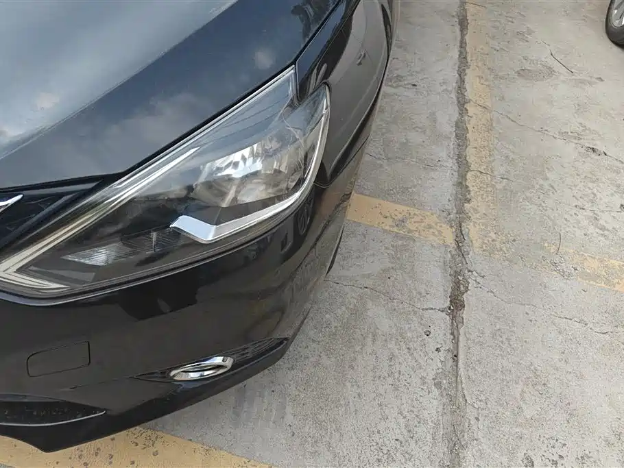 Sylphy 1.6 XV CVT Smart Supreme