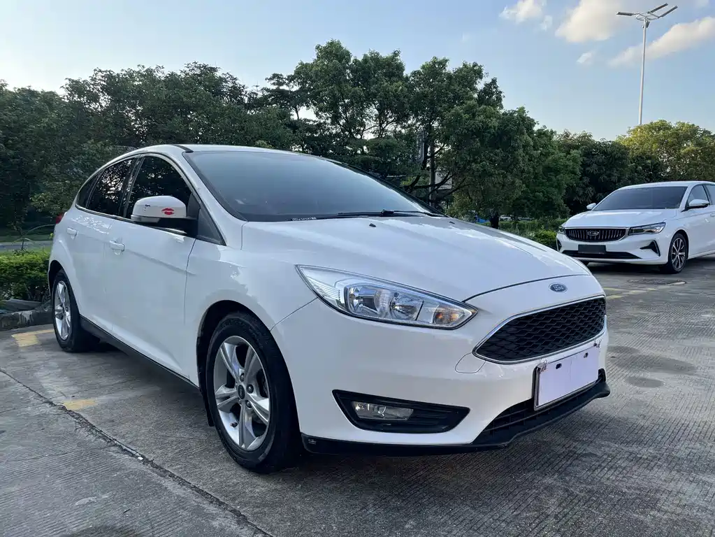 Focus Hatchback 1.6 L Auto Comfort