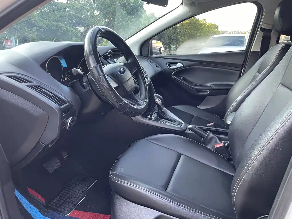 Focus Hatchback 1.6 L Auto Comfort