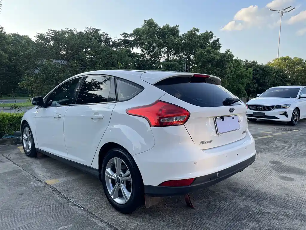 Focus Hatchback 1.6 L Auto Comfort