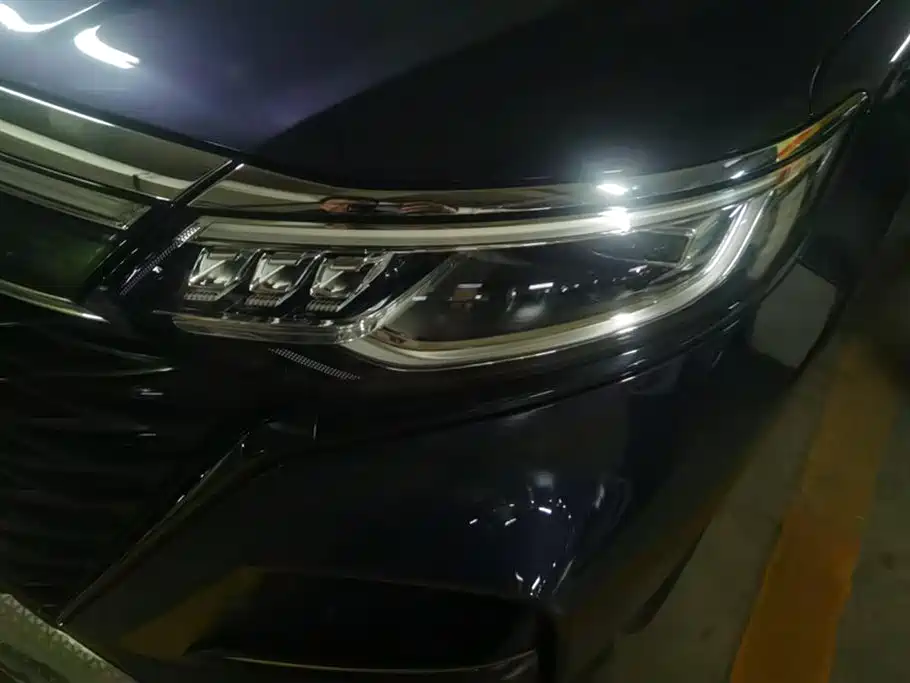 Roewe iMAX8 400 TGI Honored