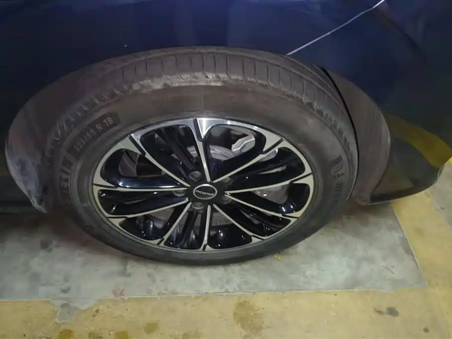Roewe iMAX8 400 TGI Honored
