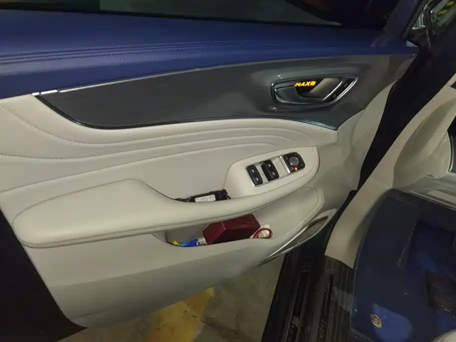 Roewe iMAX8 400 TGI Honored