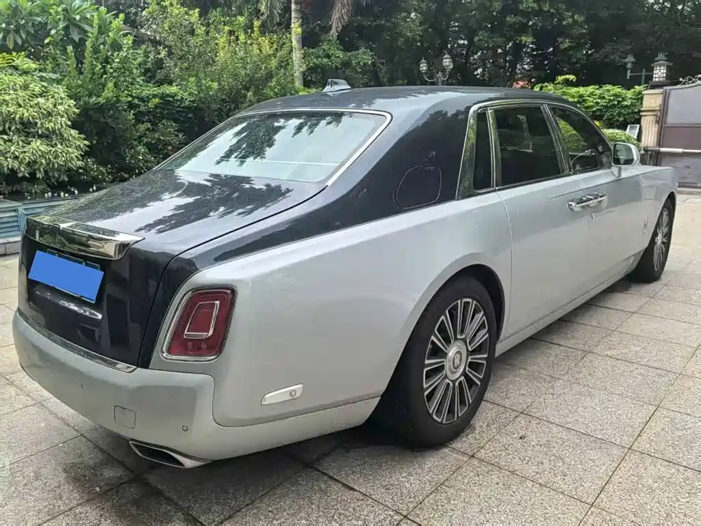 Phantom 6.7 T Standard Wheelbase