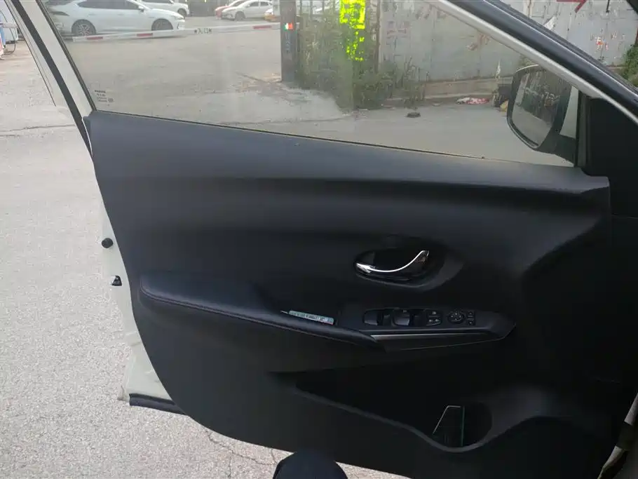 Lannia 1.6 L CVT Cool