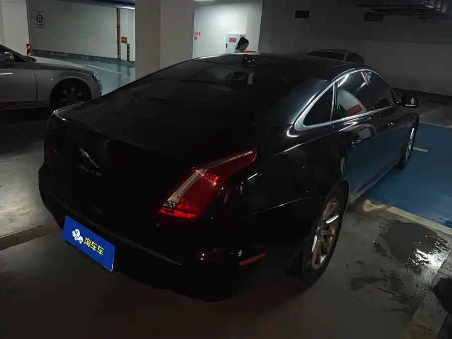 Jaguar XJ XJL 2.0 T 2 WD Graceful Business