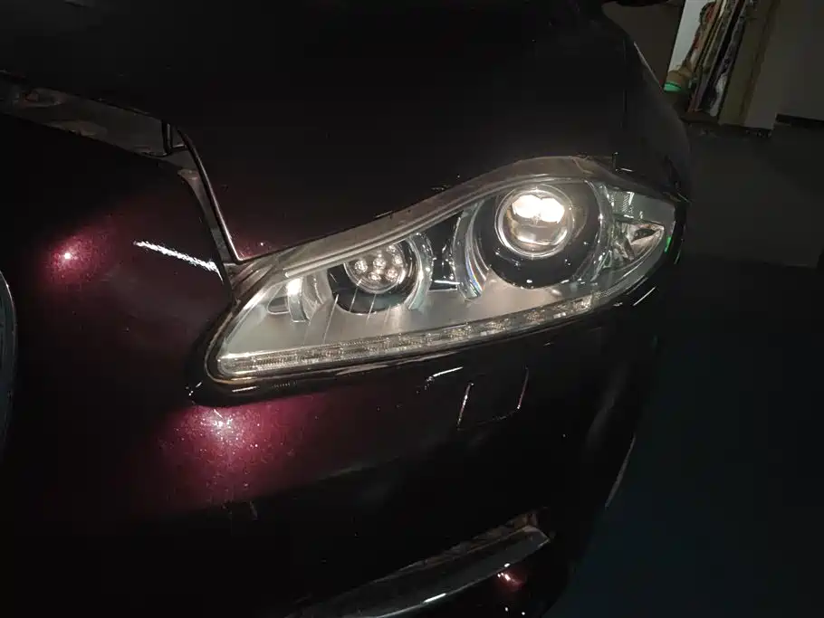 Jaguar XJ XJL 2.0 T 2 WD Graceful Business