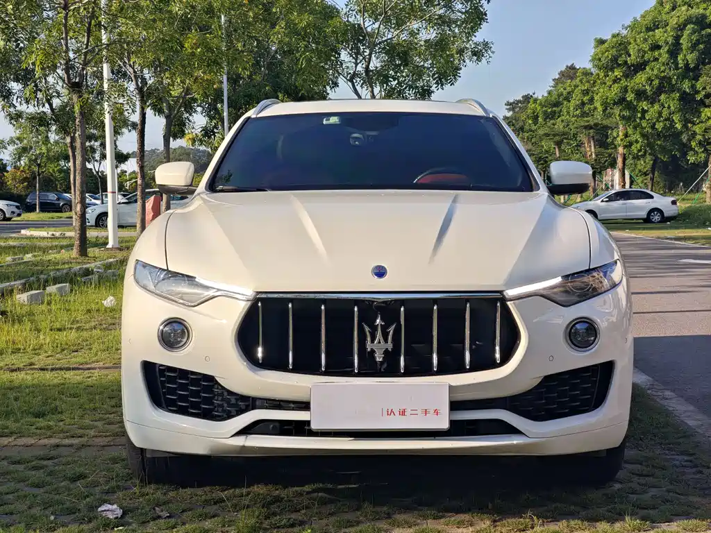 Levante 3.0 T Standard