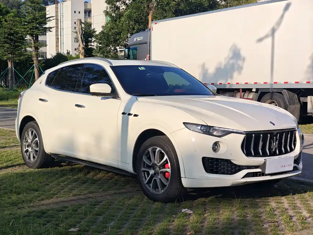 Levante 3.0 T Standard