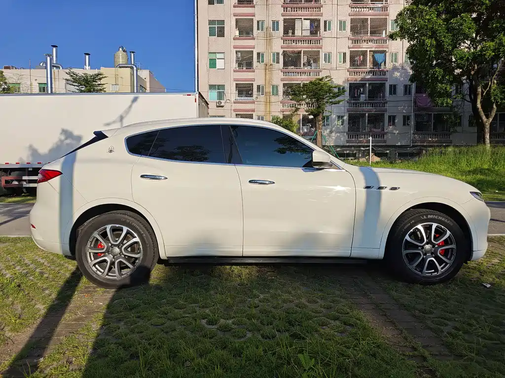 Levante 3.0 T Standard
