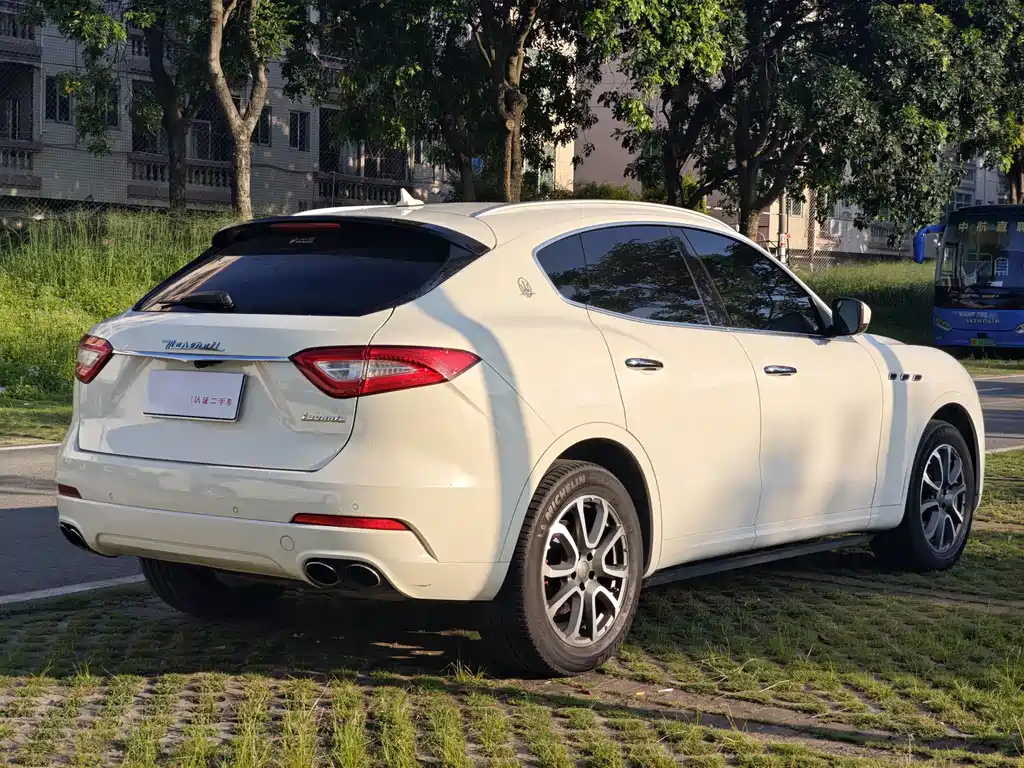 Levante 3.0 T Standard