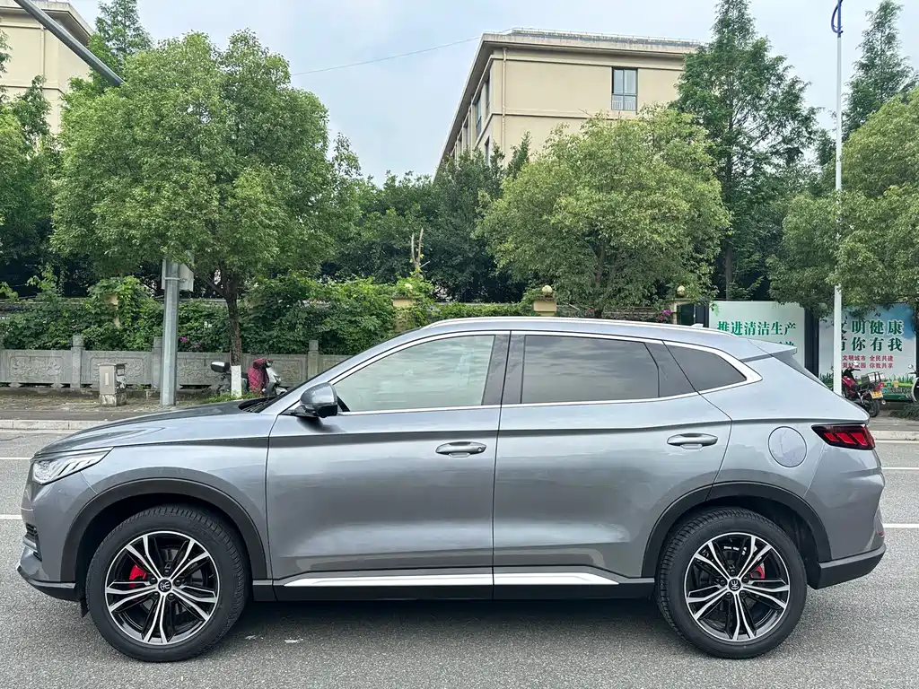 Song PLUS 1.5 T Auto Distinguished