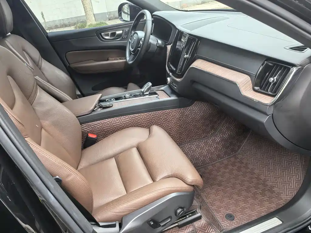 Volvo XC60 B5 4 WD Smart Vision Luxury