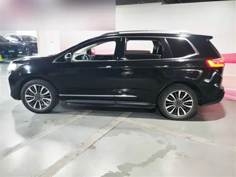 Ford Edge PLUS EcoBoost 245 2 WD Grand Sharp 7-seat