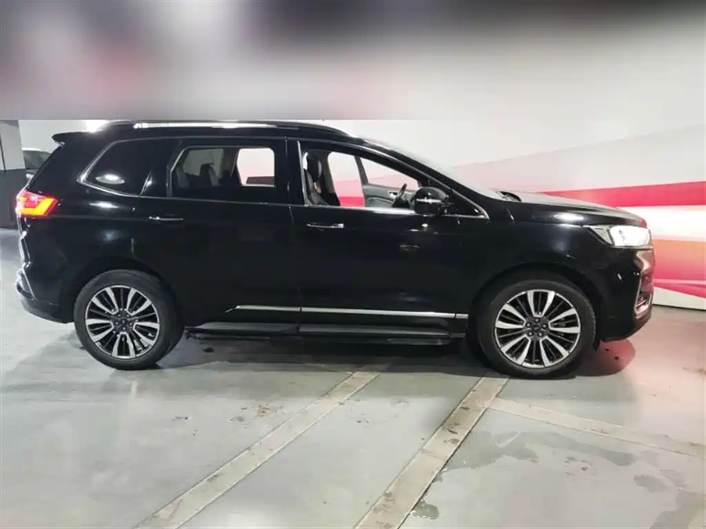 Edge PLUS EcoBoost 245 2 WD Grand Sharp 7-seat