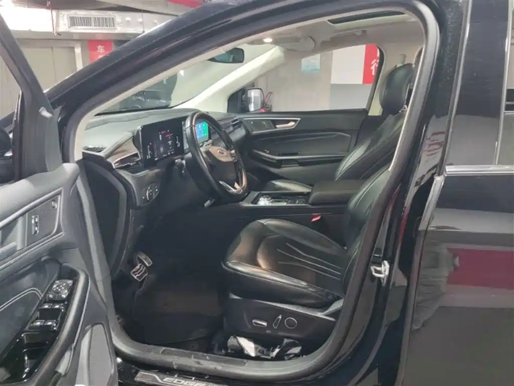 Edge PLUS EcoBoost 245 2 WD Grand Sharp 7-seat