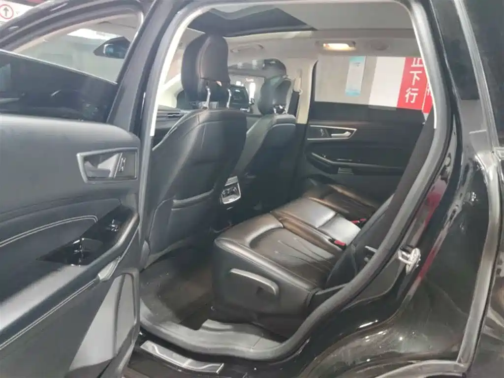 Edge PLUS EcoBoost 245 2 WD Grand Sharp 7-seat