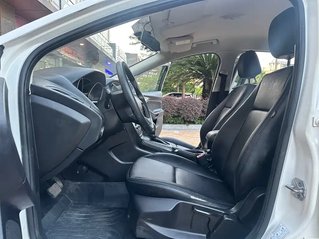 Focus Hatchback 1.6 L Auto Comfort