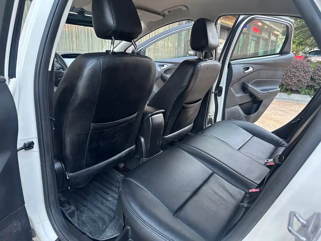 Focus Hatchback 1.6 L Auto Comfort