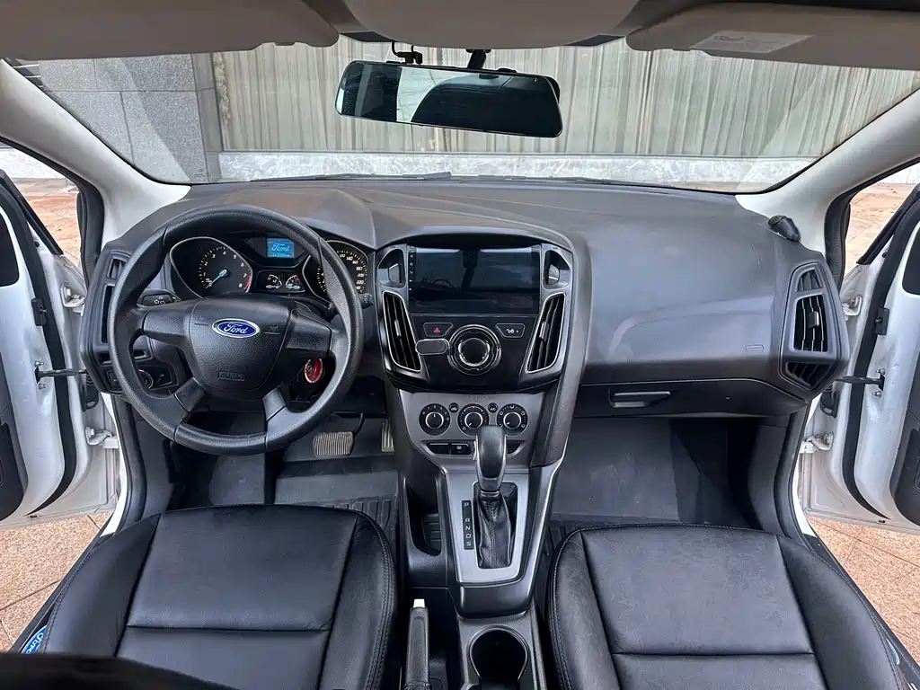 Focus Hatchback 1.6 L Auto Comfort