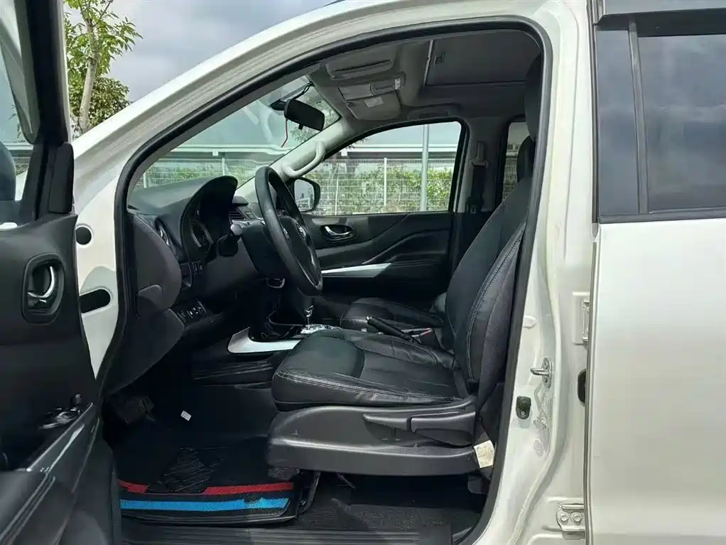 Terra 2.5 L Auto 2 WD Luxury