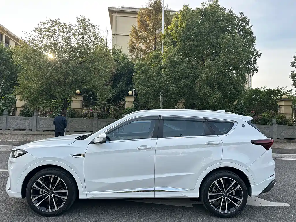 Jetour X70 PLUS 1.6 T DCT Strong PLUS 7-seat