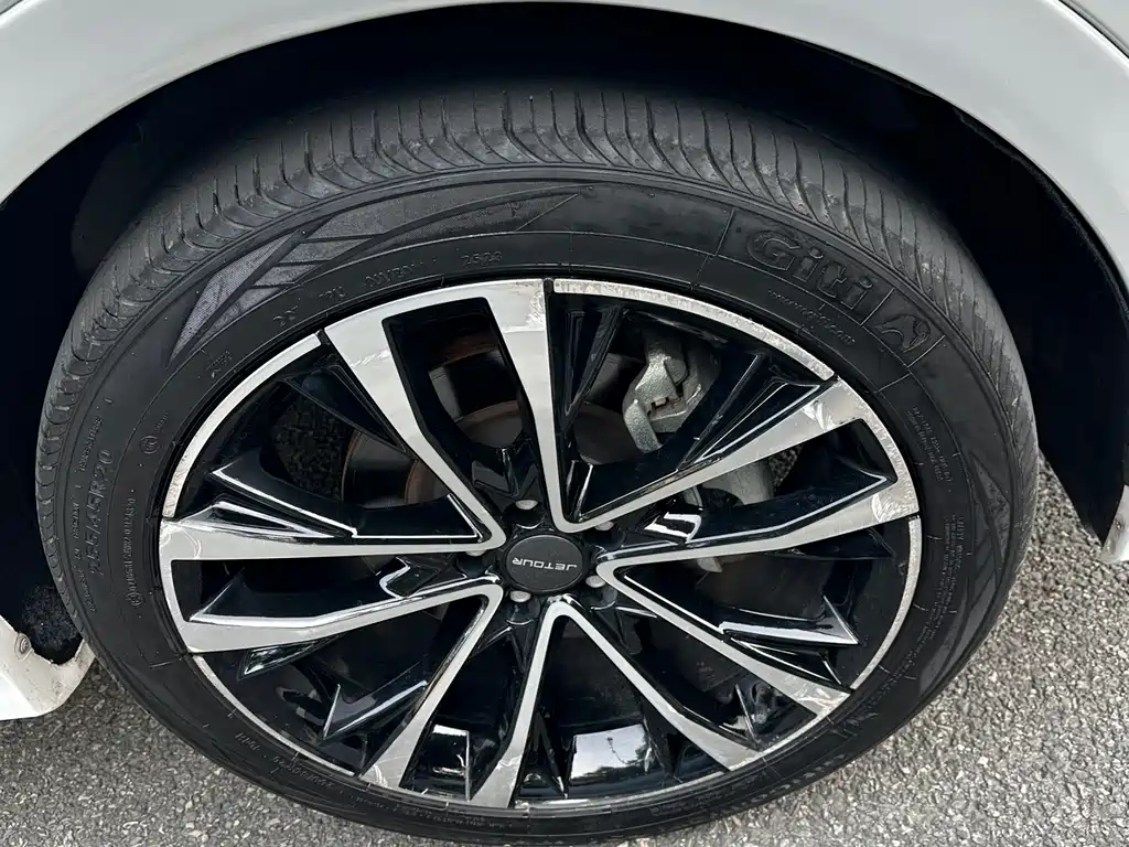 Jetour X70 PLUS 1.6 T DCT Strong PLUS 7-seat