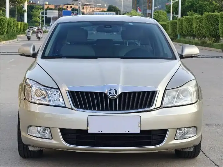 Skoda Octavia Classic 1.6 L Auto Yijie