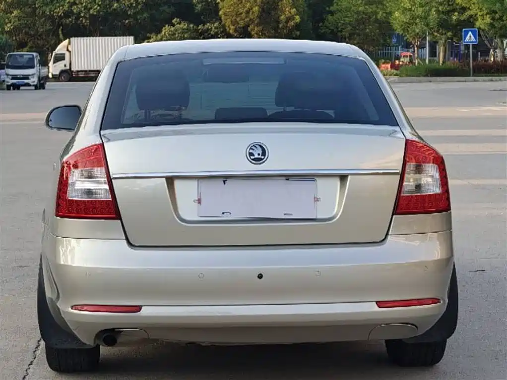 Octavia Classic 1.6 L Auto Yijie