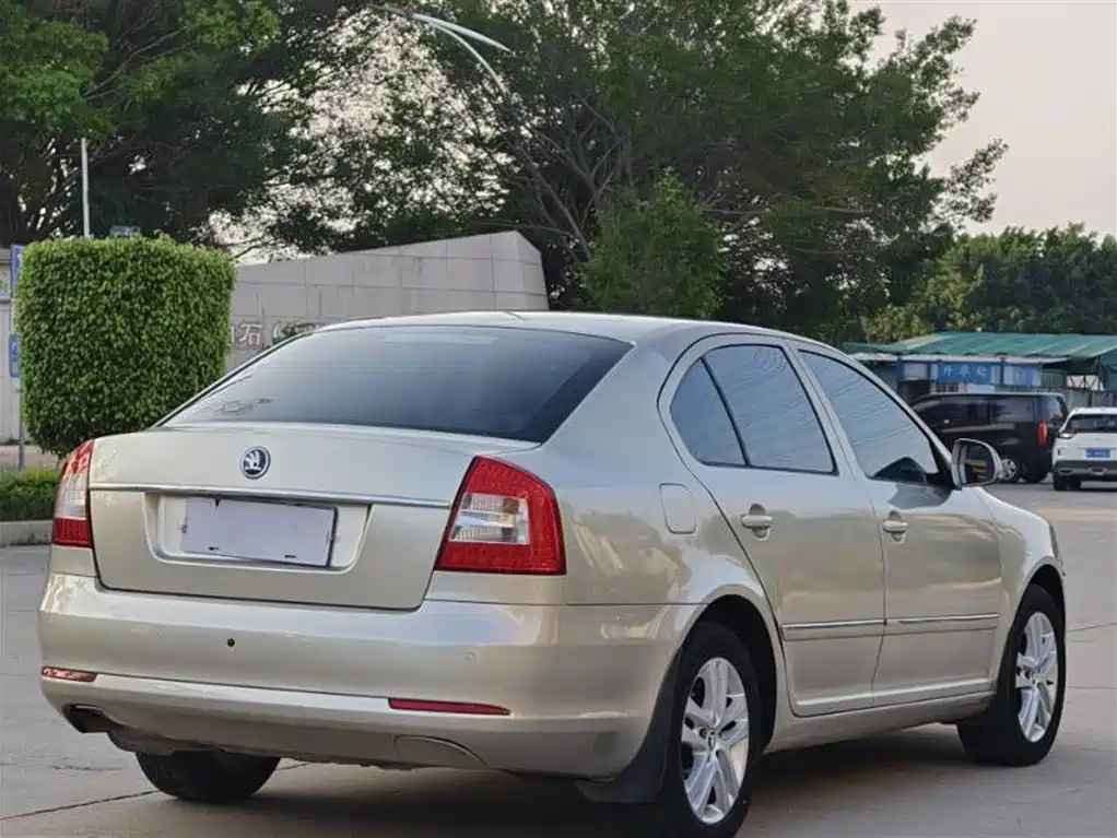Octavia Classic 1.6 L Auto Yijie