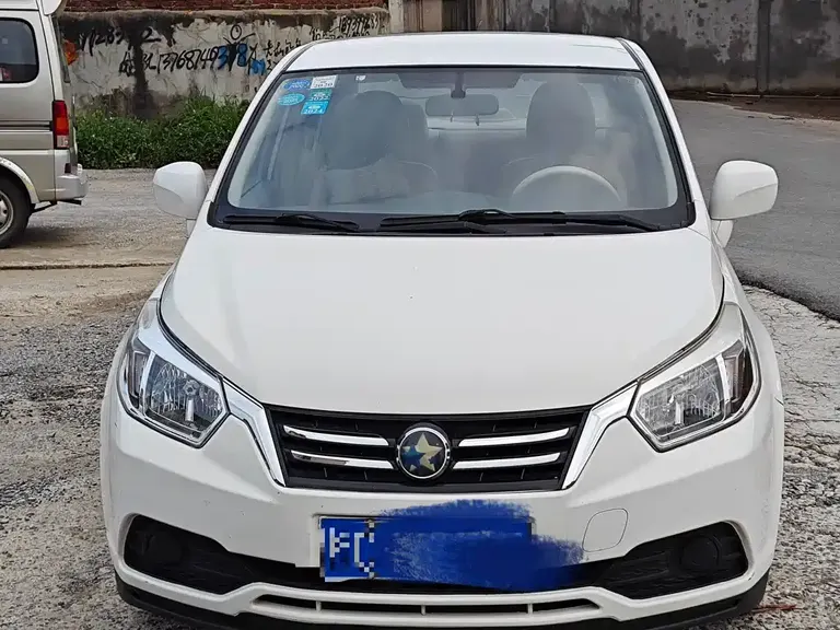 Venucia D50 启辰D50 2016款 1.6 L 手动精英版