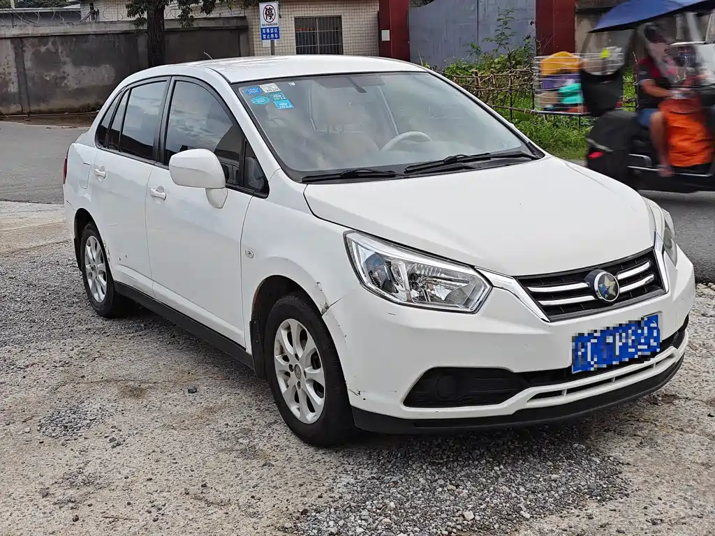 Venucia D50 启辰D50 2016款 1.6 L 手动精英版