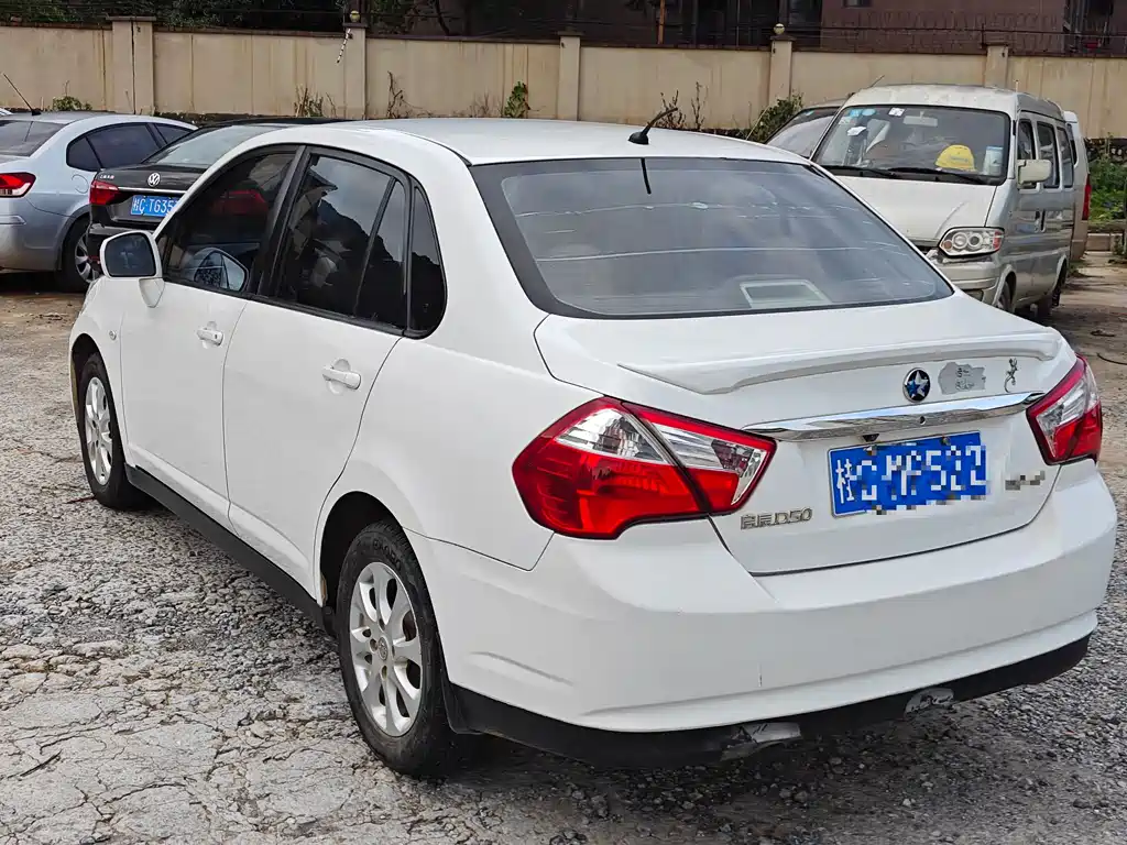 Venucia D50 启辰D50 2016款 1.6 L 手动精英版