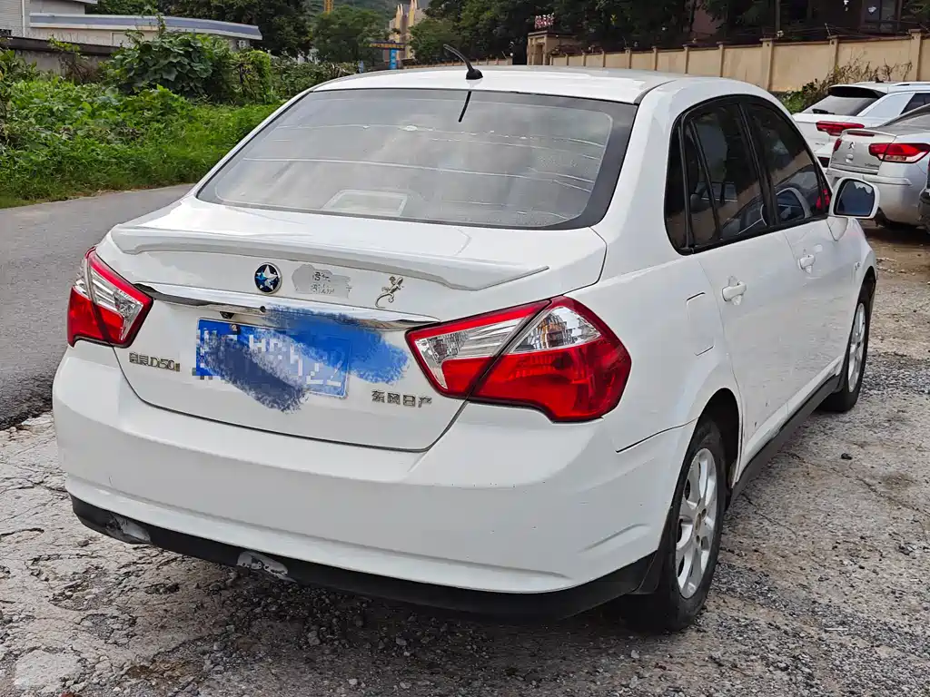 Venucia D50 启辰D50 2016款 1.6 L 手动精英版