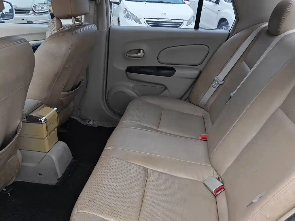 Venucia D50 启辰D50 2016款 1.6 L 手动精英版