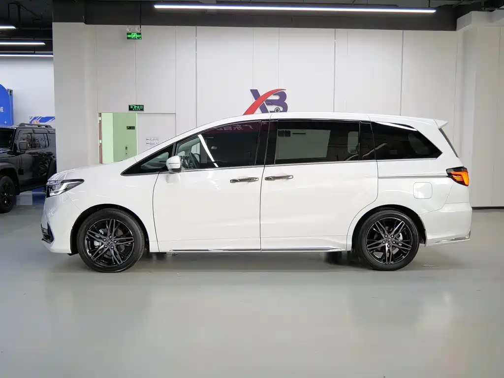 Odyssey 2.0 L e:HEV Sharp· Shine Enjoyment