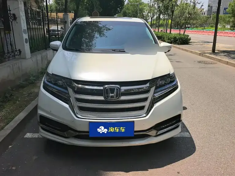 Honda Elysion 2.0 L Hybrid Luxury