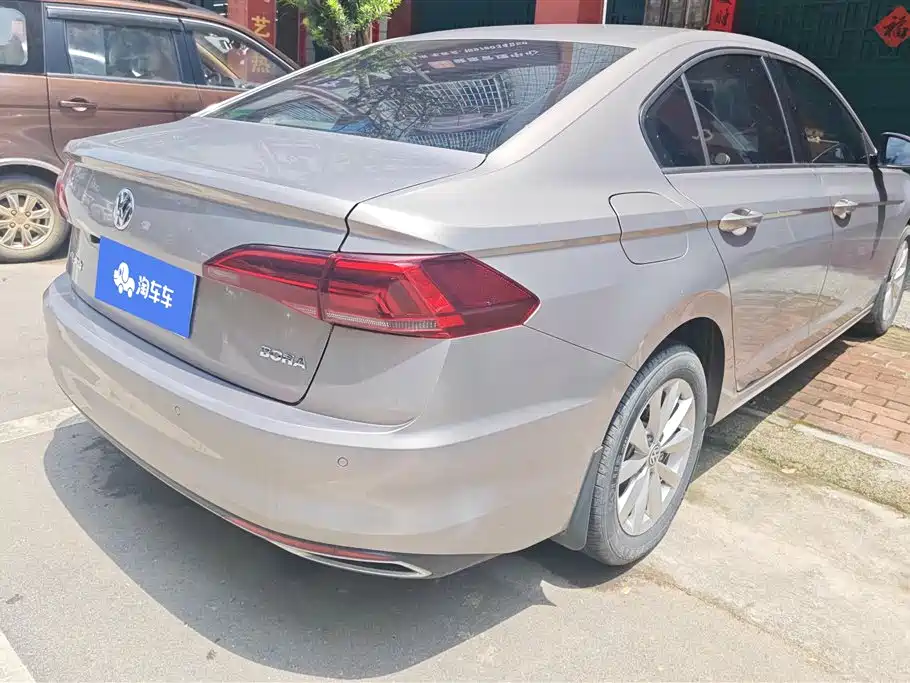 Bora 1.5 L Auto Comfort
