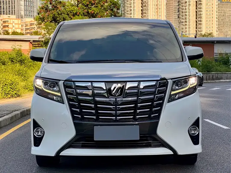 Toyota Alphard 3.5 L Distinguished