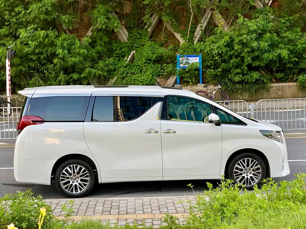 Alphard 3.5 L Distinguished