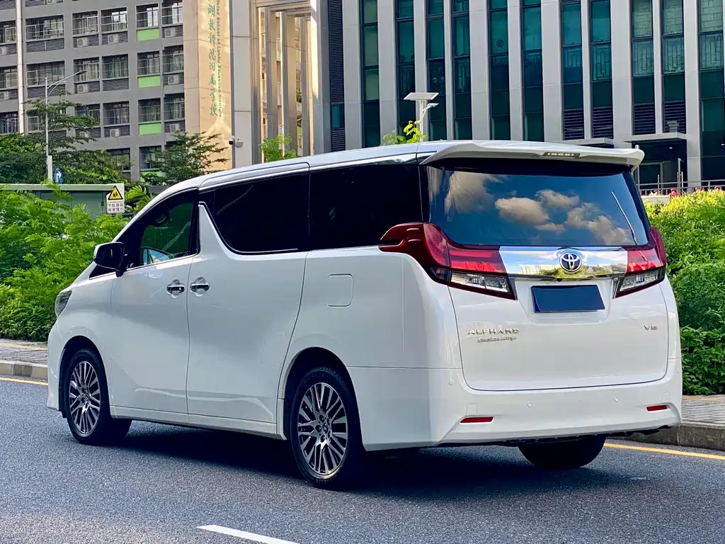 Alphard 3.5 L Distinguished