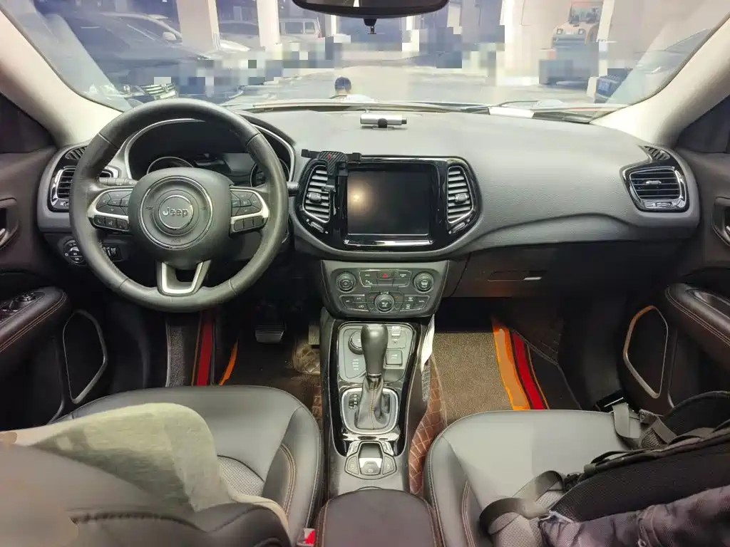Compass 220 T Auto Home Enjoyment 4 WD
