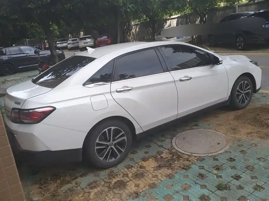 Venucia D60 1.6 L XL CVT Connected Elite