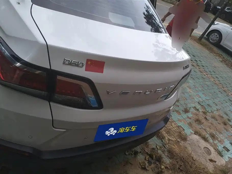 Venucia D60 1.6 L XL CVT Connected Elite