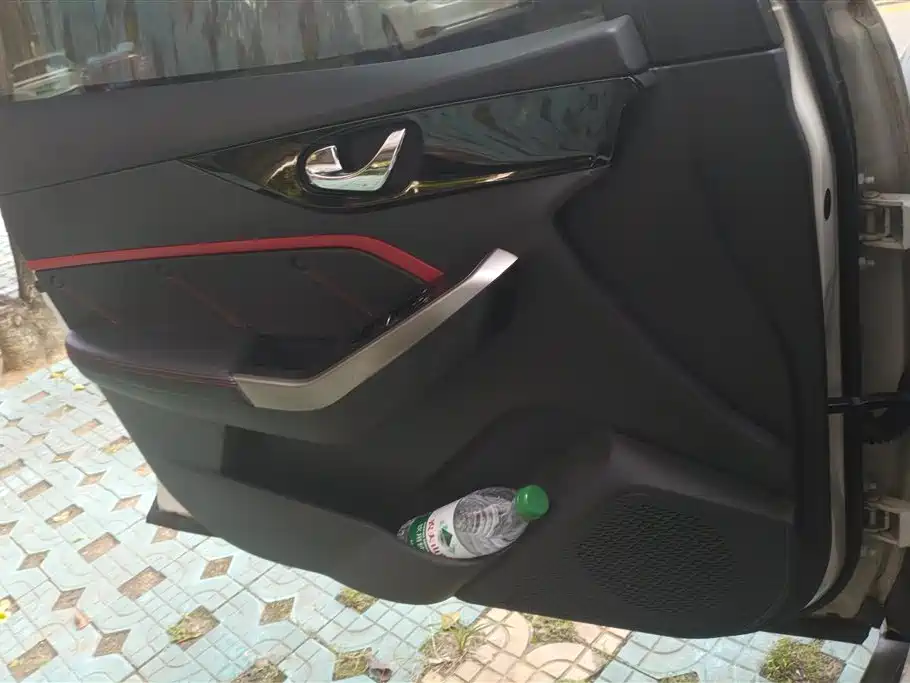 Venucia D60 1.6 L XL CVT Connected Elite