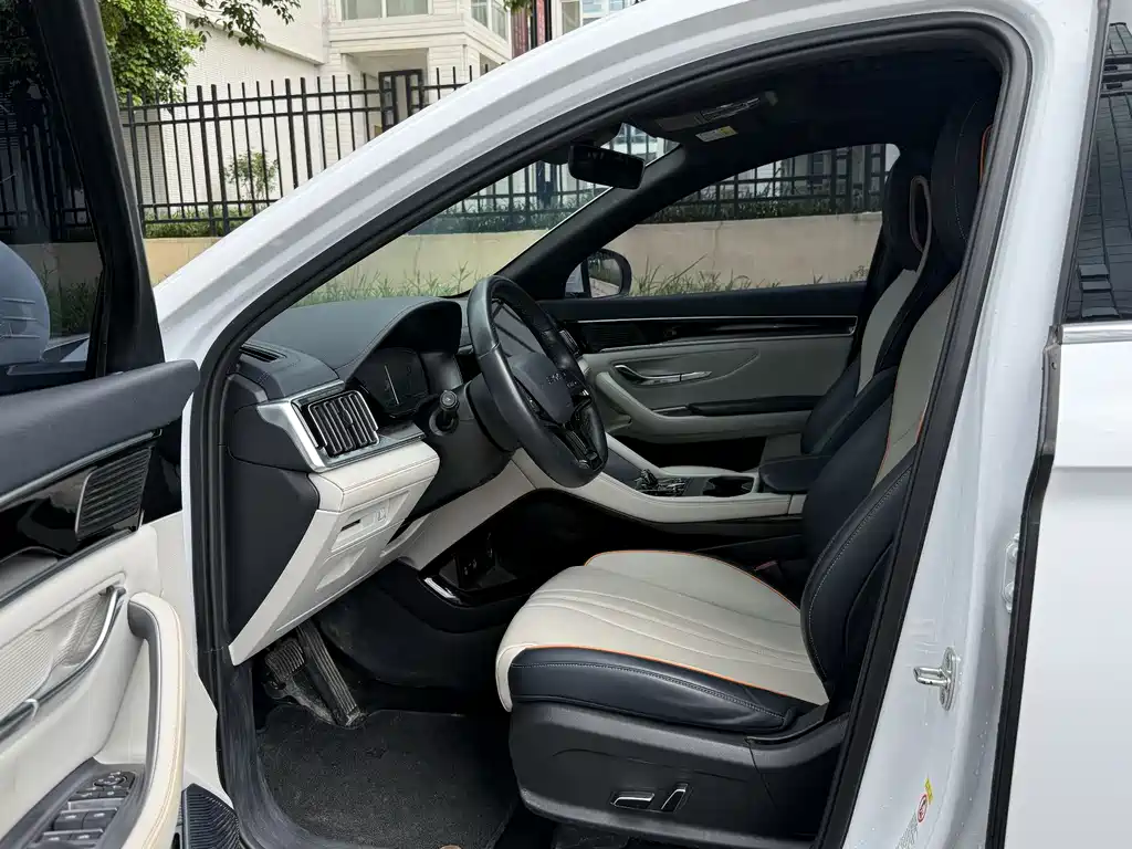 Song PLUS NEV Glory DM-i 110 km Flagship PLUS