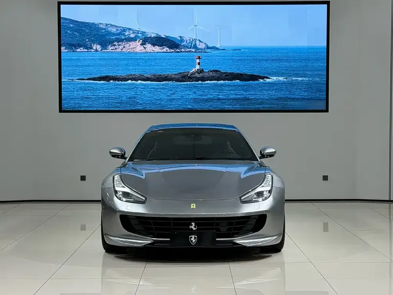Ferrari GTC4 Lusso 3.9 T V8