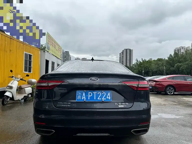 Ford Taurus EcoBoost 245 Premium
