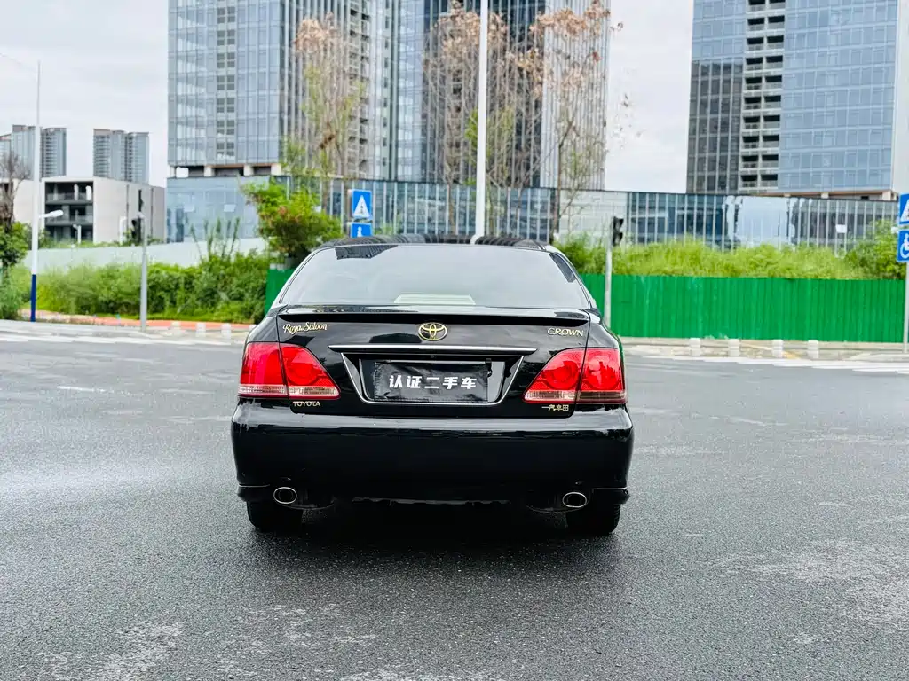 Crown 3.0 L Royal Saloon Fashion Navigation