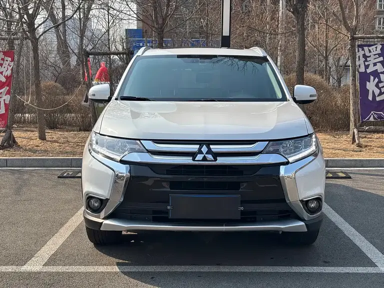 Mitsubishi Outlander 2.4 L 4 WD Elite 5-seat
